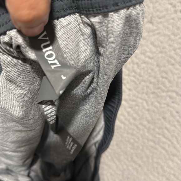 Vuori Men's Kore Jogger. Charcoal Jogger Pants size L - Picture 5 of 6